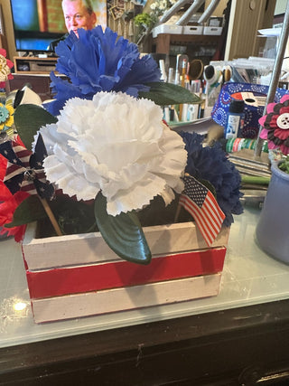 4th of July - patriotic floral arrangement in wooden box  5"x3.5" RCD