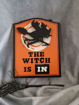 The witch is in/out aign