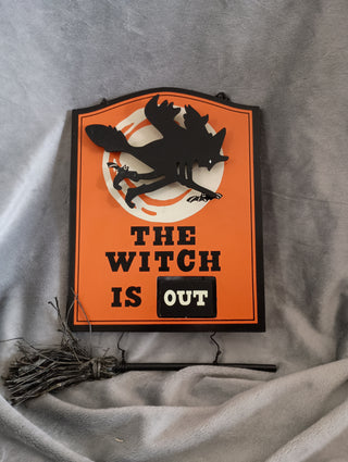 The witch is in/out aign