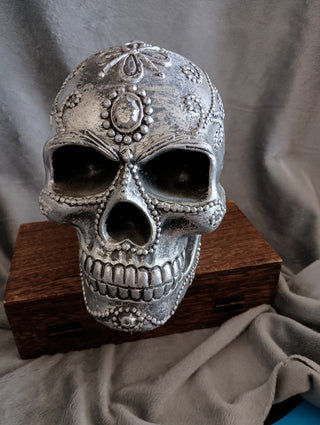 Silver toned skull