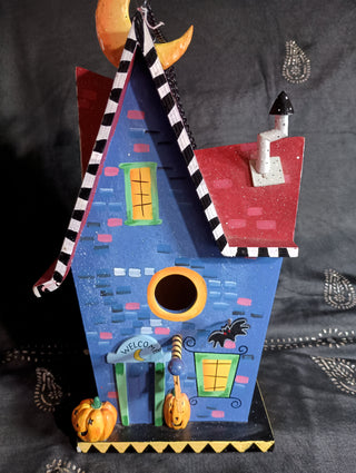Vintage 90's Sleepy Bat Inn bird house