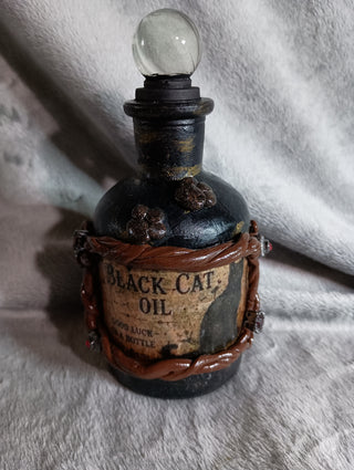 Black Cat 🐈‍⬛ Oil bottle