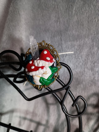 Mushroom and crystal, bronze backed pin