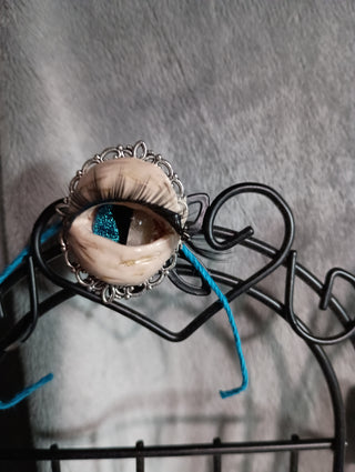 Watching you! Eye pin with lashes