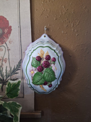 1986 Franklin Mint Raspberry Porcelain Mold