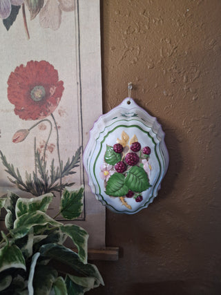 1986 Franklin Mint Raspberry Porcelain Mold