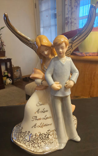 Musical Figurine A Love That Last  A Lifetime