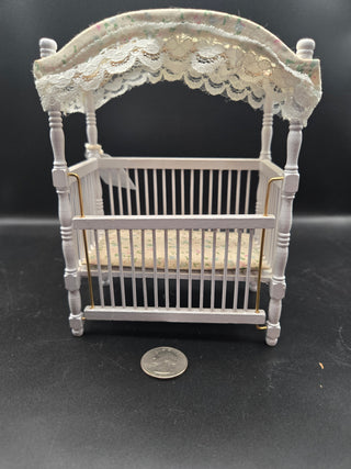 Dollhouse: 1:12 VNT Mini Crib Fol