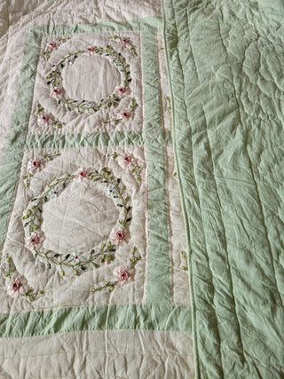 Hand Made White Lap Quilt w/Flower Wreaths