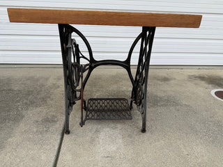 Vintage Singer Sewing Machine base with wood top RSV