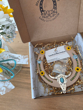 Tan Horseshoe-         Sunflower & Longhorn
