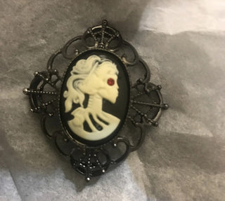 Avon Halloween Motif Pin Cameo Gothic Lolita Brooch Lady Skeleton #62 VV MTS