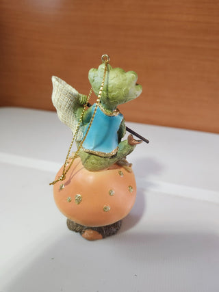 Frog with net on mushroom ornament RCD|145781