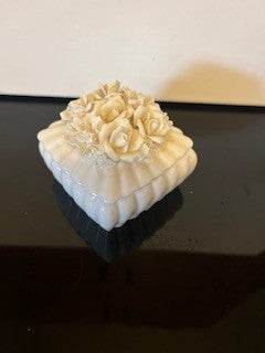 #2755 Ivory-color Trinket Box RSV