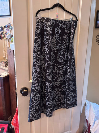 Vince camuto A-Line Midi Skirt, blk w/white flowers, size 6 NWT RCD