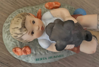 SWEET RETIRED GOEBEL BERTA HUMMEL "PALS" FIGURINE 1996 LIKE NEW CONDITION NO CHIPS OR DAMAGE 4 X 2.5 X 2.75 (KJS) RCD