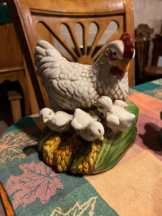 Vintage Ceramic Hen w/Baby Chicks. RSV|143844