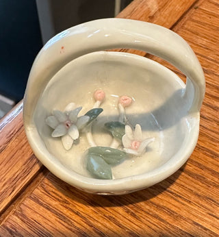 Vtg. Mini Porcelain Basket w/handle and flowers 2" RCD|95991