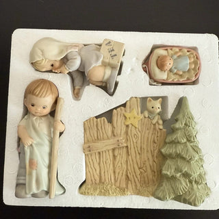 1994 Memories of Yesterday NATIVITY PAGEANT Joseph Mary Baby Jesus Manger Enesco|90700