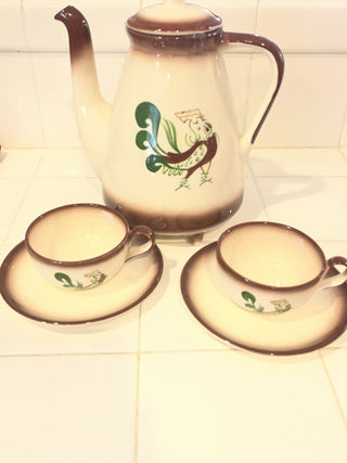 Jd-Vtg 1950’sBrock pottery coffee pot w/ 2 cups & saucers