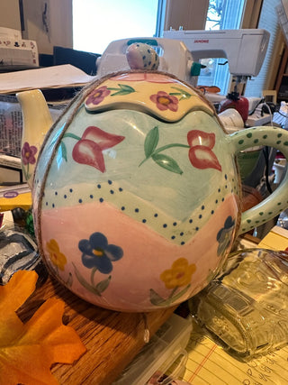 Teapot - Flowers Inc.  Balloons Hand Painted , 7.5 " tall|38790