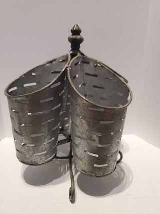 Spinning metal utensil holder