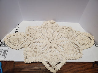 Vtg handmade doily Oblong scallop shape