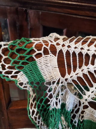Vtg green/white crochet doily