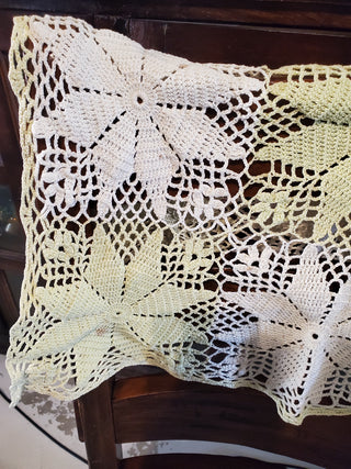 Vtg square green/white doily