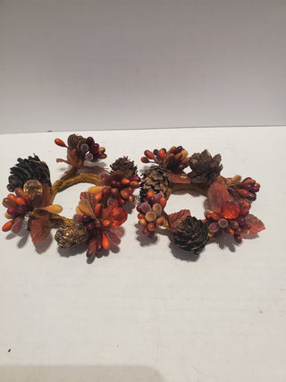 Set of 2 napkin rings, pinecone and berries
