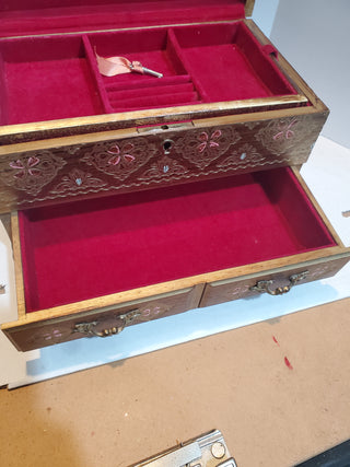 Vintage Royal Sealy Open Top Lined Jewelry Box