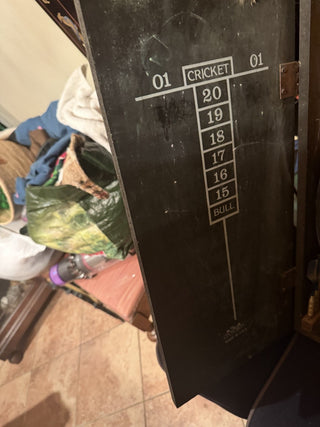 Vintage  1989 Cheers Dart Board Cabinet with six darts #47 VV MTS