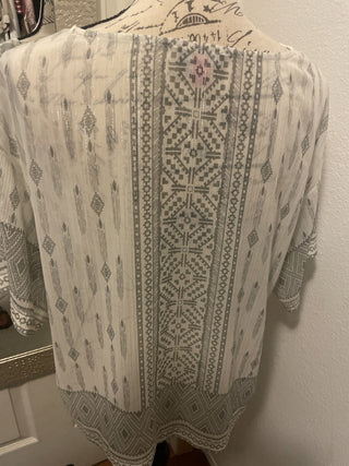 VINCE CAMUTO Size M blouse-RSV