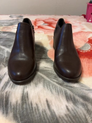 Womens White Mountain Cuisine Bootie Size 9
