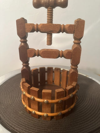 Basket Nut Well w/cracker Vintage MTS|92398