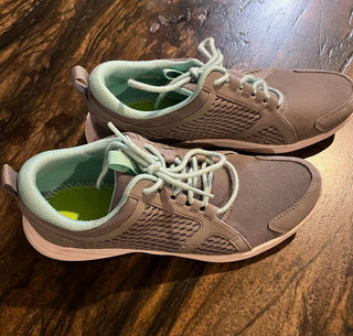 Vionic Orthotic Tennis Shoes size 9 RSV