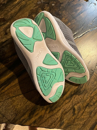 Vionic Orthotic Tennis Shoes size 9 RSV