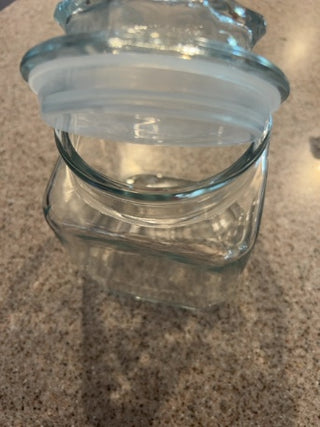 Square glass jar w/ sealed lid