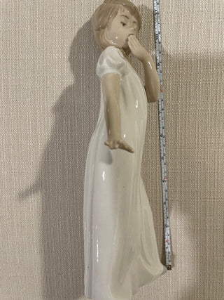 Vintage NAO Lladro Young Girl Yawning Porcelain Figurine RSV
