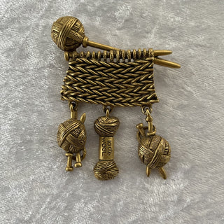 vintage pin/brooch, yarn & knitting RSV|157022