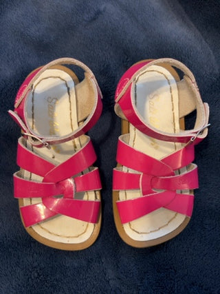 Salt Water Sandals by Hoy in a shiny hot pink patent leather Toddler 7