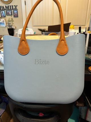 Vinyl Tote w/removeable canvas interior, leather handles 16"x12" RCD