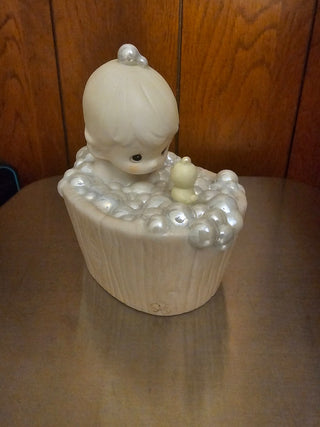 Precious Moments "A Tub Full Of Love" 1987