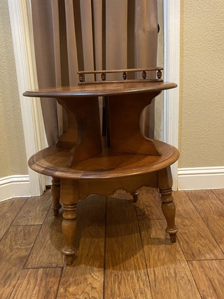 Rare Vtg Colonial-style solid maple side table RCD