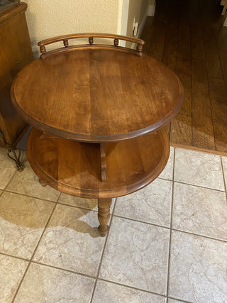 Rare Vtg Colonial-style solid maple side table RCD