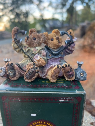 ORIGINAL BOX Boyds Bears & Friends "Alexandra & Belle Telephone Tied" collectible