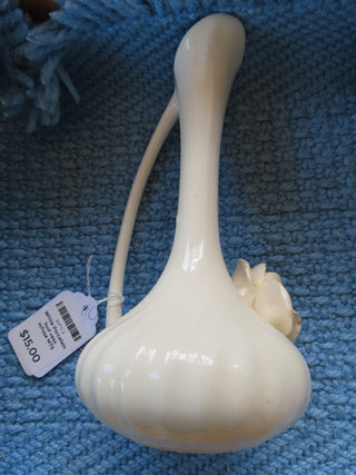 White Porcelain bud vase w/rose MTS|99799
