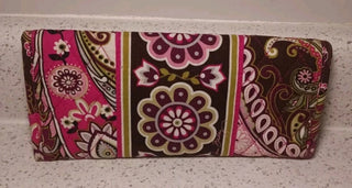Vera Bradley Trifold Magnetic Clutch Wallet Very Berry Paisley #63 VV MTS