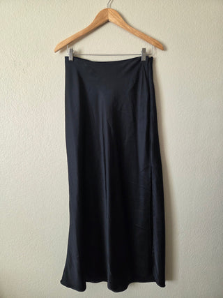 NEW! Abercrombie & Fitch black satin skirt RSV 07N