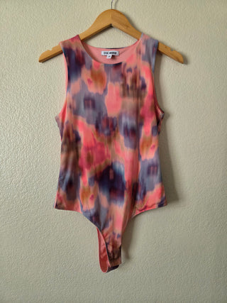 Steve Madden watercolor floral print bodysuit 07N